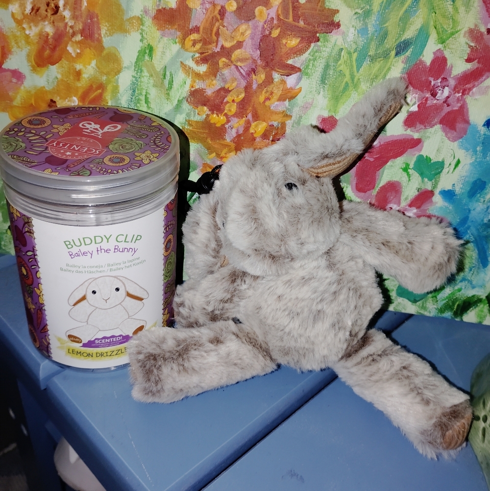 Scentsy Bailey the Bunny Buddy Clip Plush Beanie Rabbit Lemon Cake Drizzle NIB